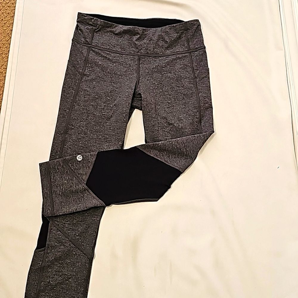 Lululemon Gray‎ Crop size 6